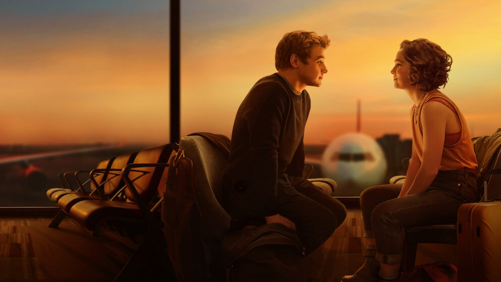 Haley Lu Richardson et Ben Hardy dans La Probabilité statistique de l’amour au premier regard